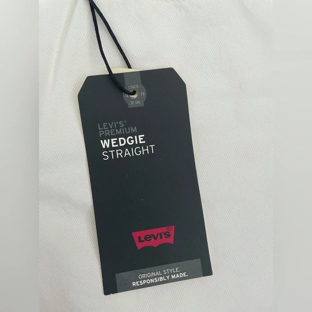 NWT Levi’s Wedgie Straight Women’s Jeans Cloud Bank 28w x 26l - Picture 4 of 6